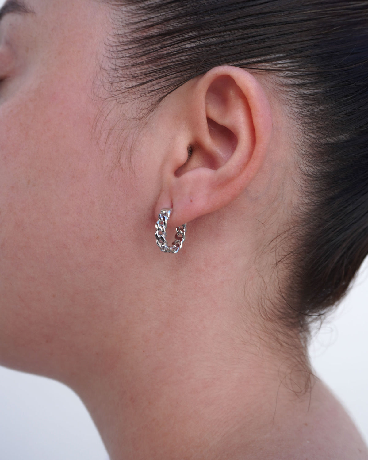 Huggies Cadena Earrings