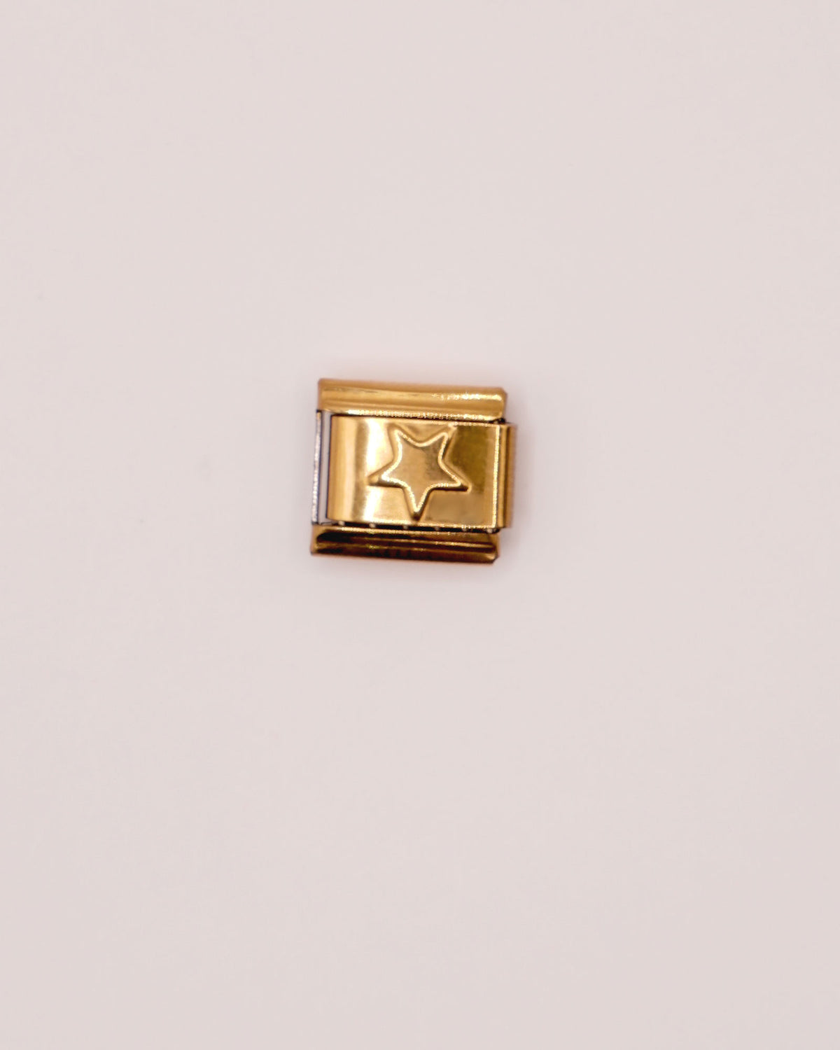 Charm Estrella en relieve de Acero Inoxidable dorado para Brazalete Italiano.
