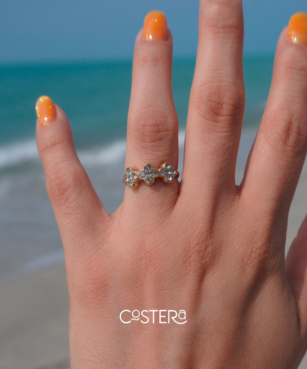 Daisies  gold ring